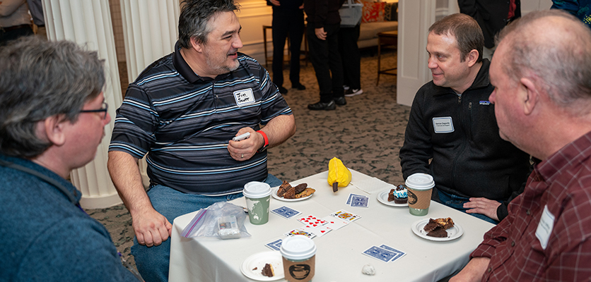 During the dessert hour, tables with cards and other games were set up on the first floor for colleagues to continue the fun of the afternoon. 